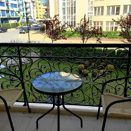 Deluxe Private Apartment